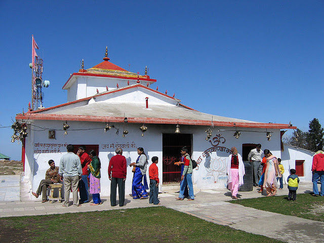 Surkanda-devi-temple-in-dhanaulti