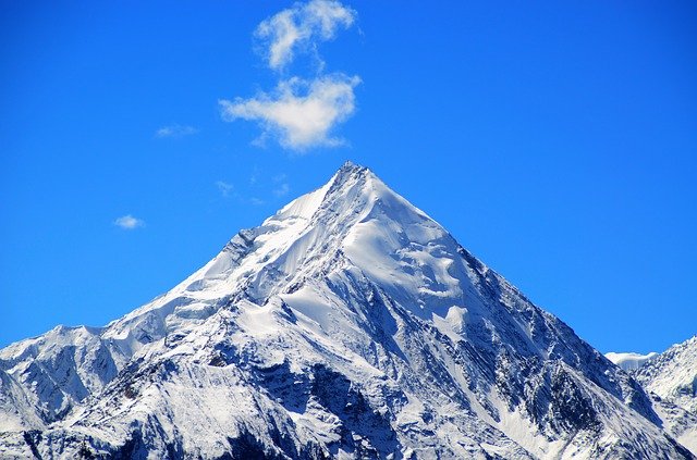 dhauladhar_mountain_triund