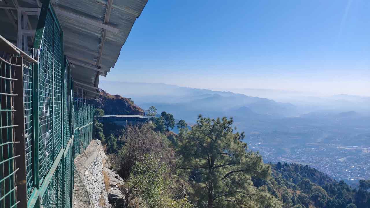 walking_pathway_railing_vaishno_devi_temple