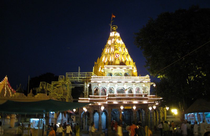 Shri_Mahakaleshwer_Temple_at_Night_ujjain